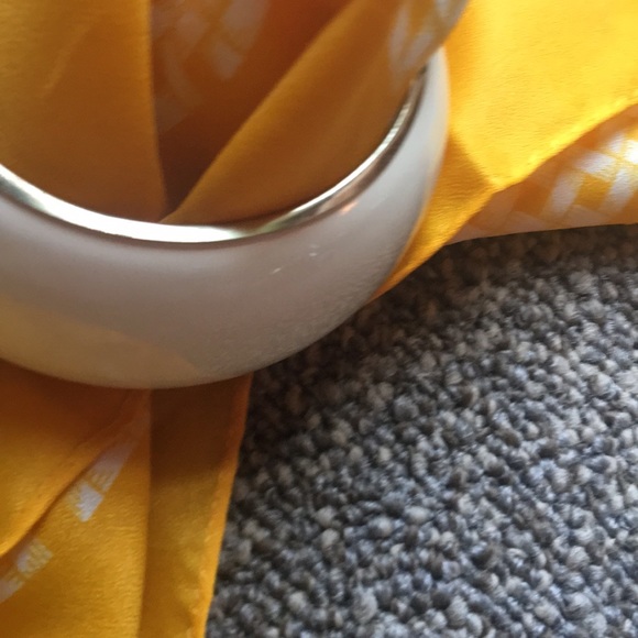 Bangle trimmed in gold fill. - Picture 4 of 4